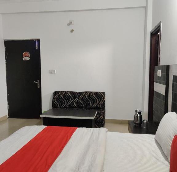 בית מלון כפרי Parbhat Palace