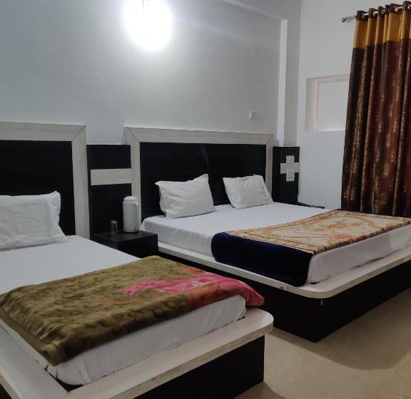 בית מלון כפרי Parbhat Palace