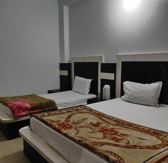 בית מלון כפרי Parbhat Palace