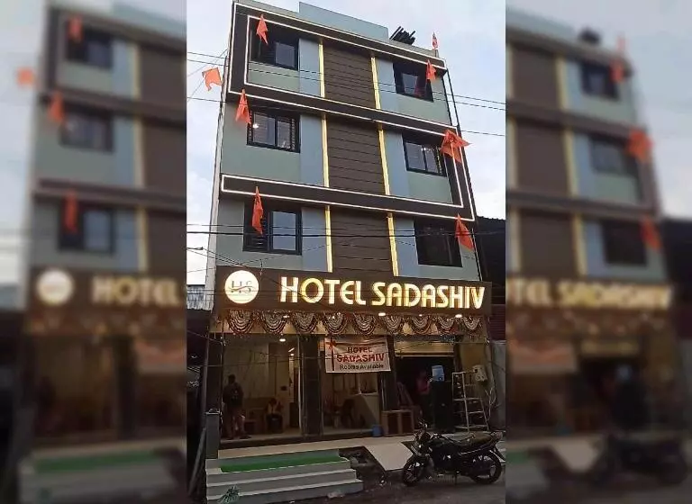 ホテル Sadashiv