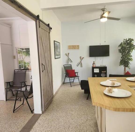 پانسیون Beautiful House With Gazeebo Close To Beach