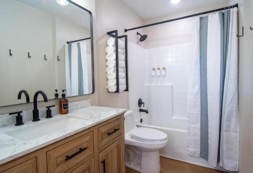 Panzió Caldwell Cliff Swallow Guest House