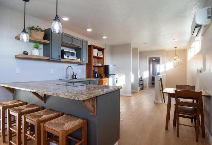 Panzió Caldwell Cliff Swallow Guest House