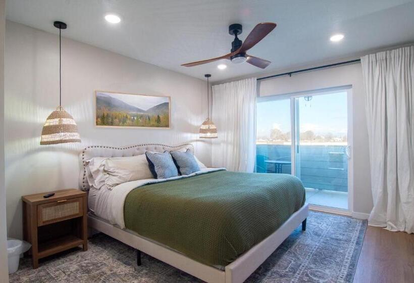 Panzió Caldwell Cliff Swallow Guest House