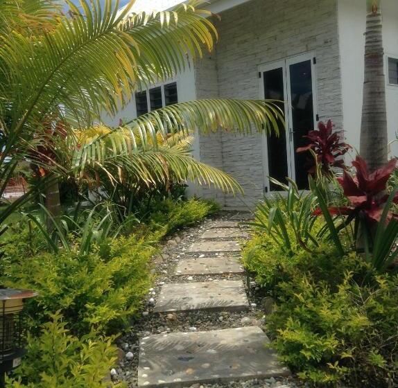 Pensió Island Villa