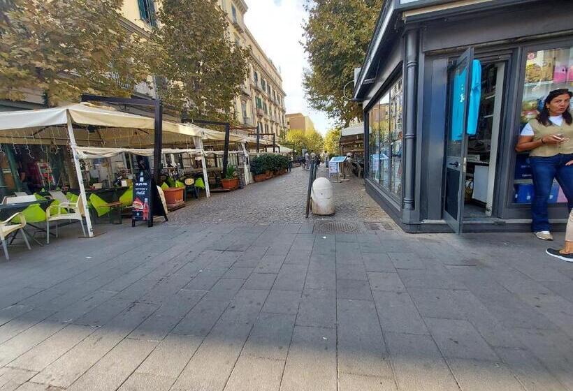 تختخواب و صبحانه Morghen 88 Vomero Rooms