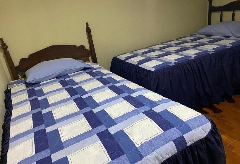 تختخواب و صبحانه Posada Rosa Balvina