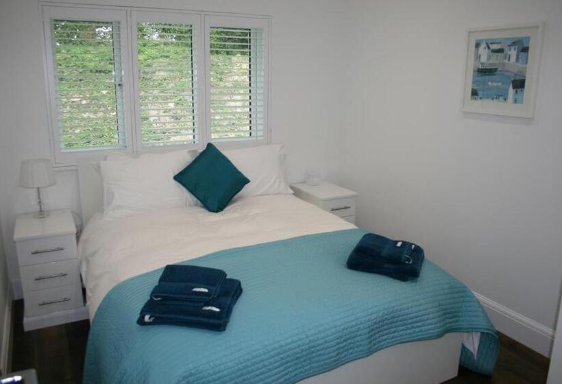 تختخواب و صبحانه The Cabin 2 Bedroom Property