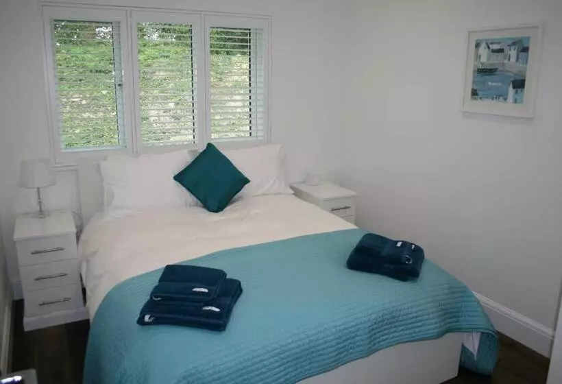 تختخواب و صبحانه The Cabin 2 Bedroom Property