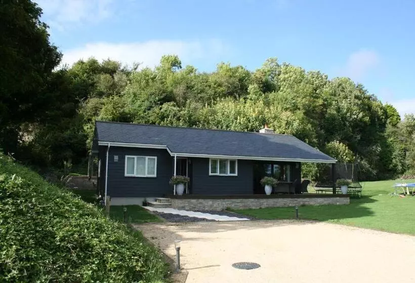 تختخواب و صبحانه The Cabin 2 Bedroom Property
