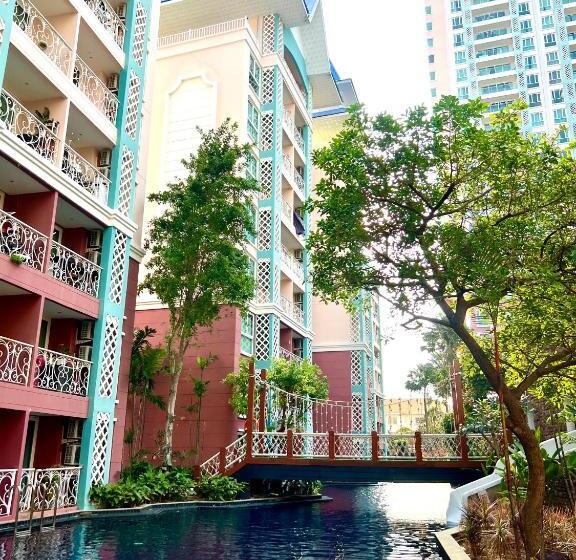 هتل Grande Caribbean Condo By Ping An