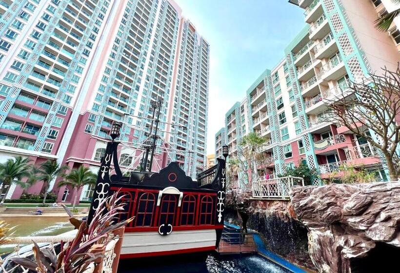 هتل Grande Caribbean Condo By Ping An