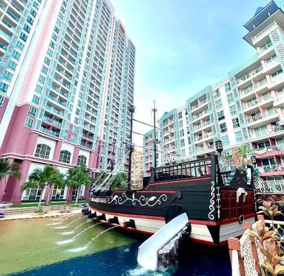 هتل Grande Caribbean Condo By Ping An