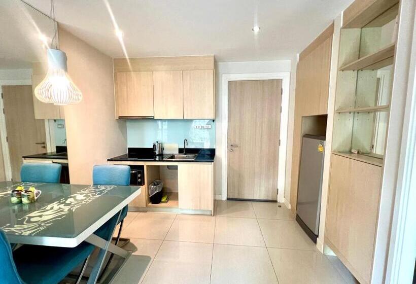 هتل Grande Caribbean Condo By Ping An