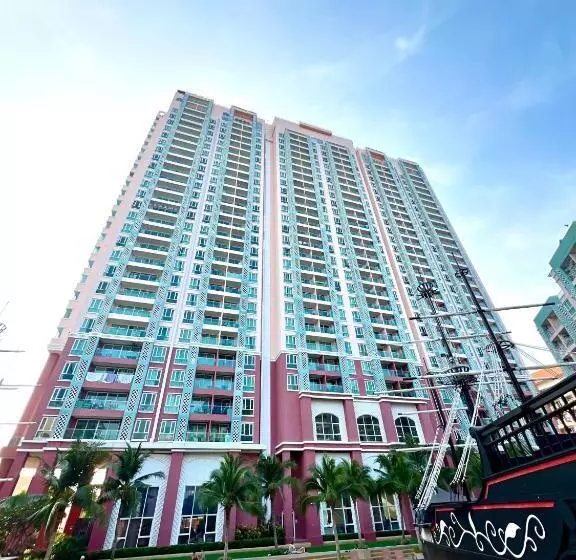 هتل Grande Caribbean Condo By Ping An