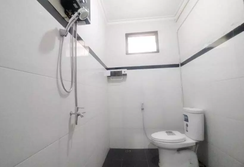 ホテル Reddoorz Syariah Near Stasiun Purwokerto