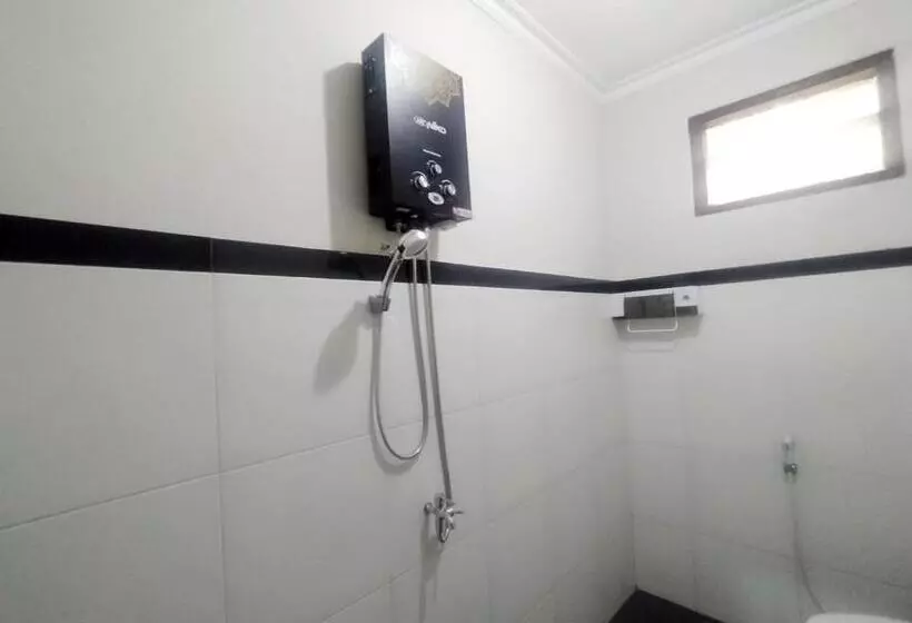 ホテル Reddoorz Syariah Near Stasiun Purwokerto
