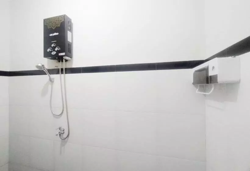 ホテル Reddoorz Syariah Near Stasiun Purwokerto