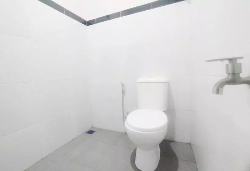 ホテル Reddoorz Syariah Near Stasiun Purwokerto