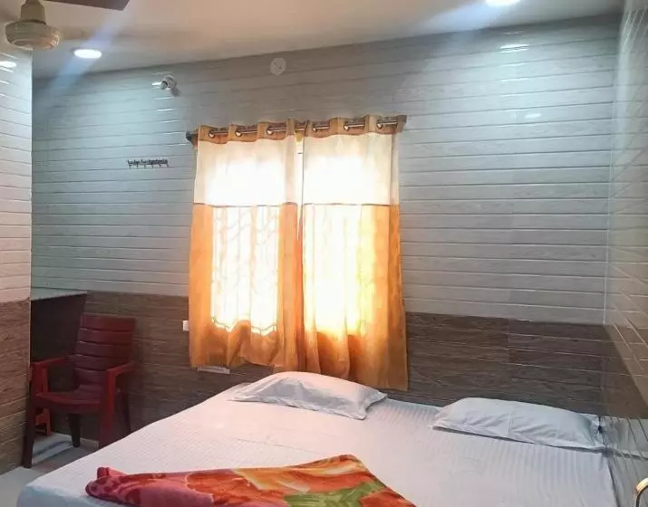 ホテル Sri Guru Natha Residency