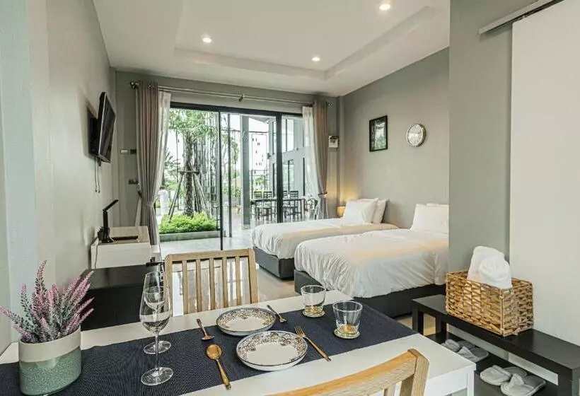 Hotelli The River Palm Resort