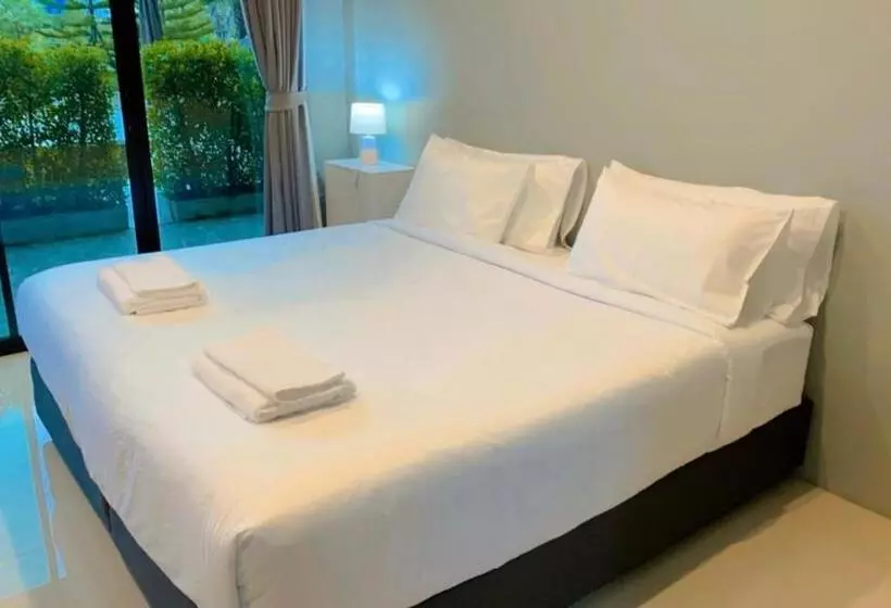 Hotelli The River Palm Resort