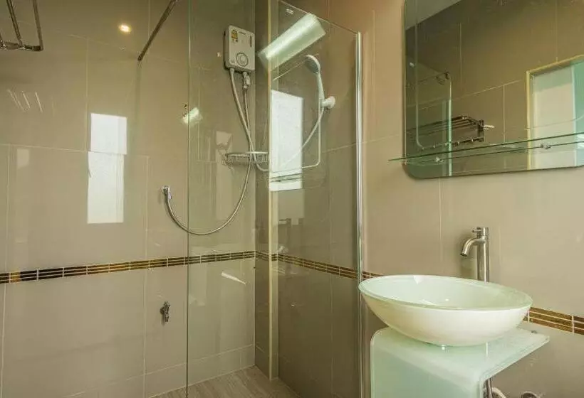 Hotelli The River Palm Resort