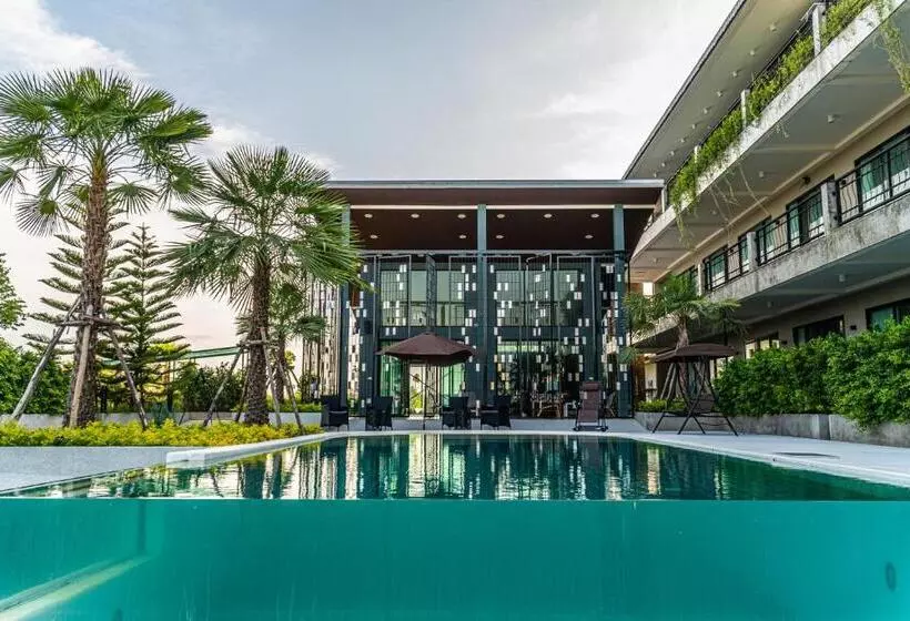 Hotelli The River Palm Resort