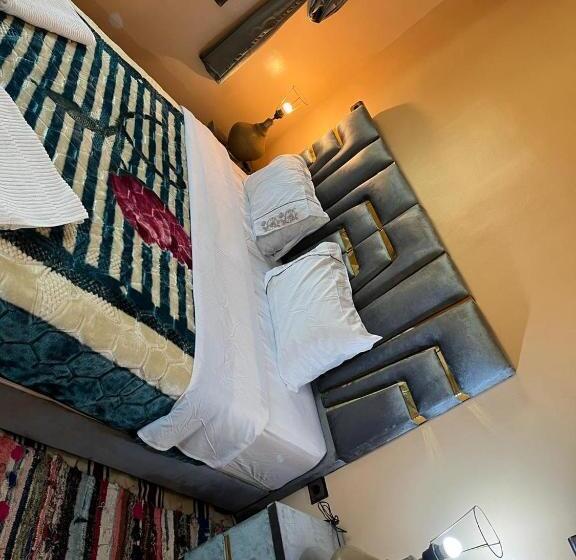 پانسیون Armed Family Lodge