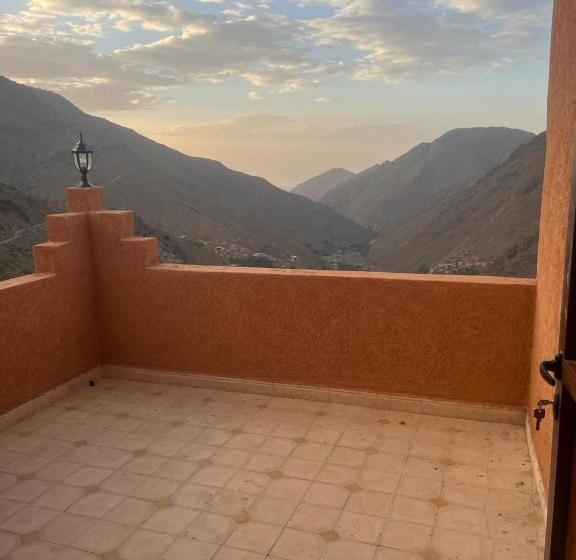 پانسیون Armed Family Lodge