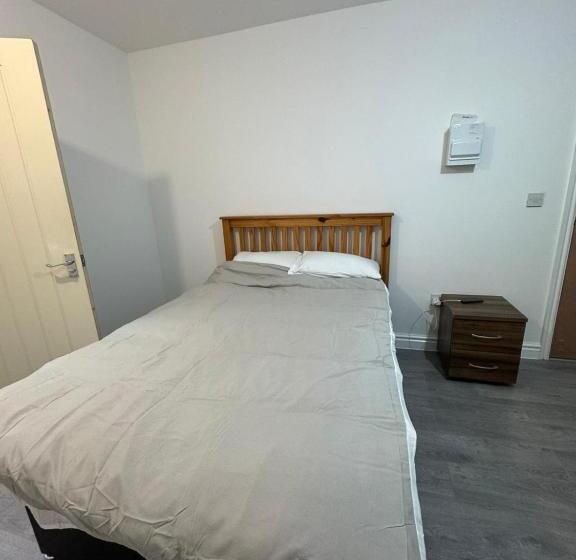 بنسيون Chief Vic Guest House