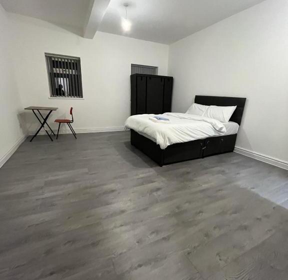 بنسيون Chief Vic Guest House