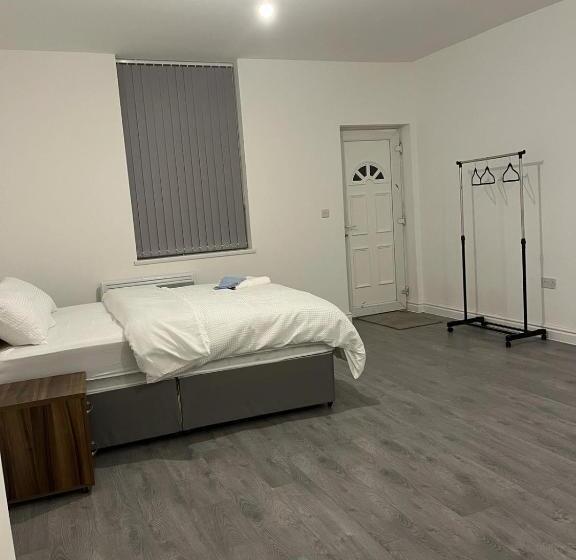 بنسيون Chief Vic Guest House