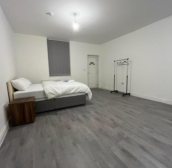 بنسيون Chief Vic Guest House