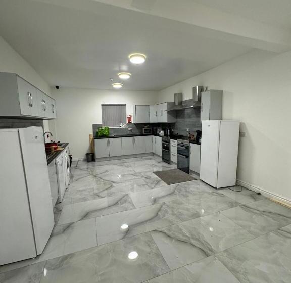 بنسيون Chief Vic Guest House