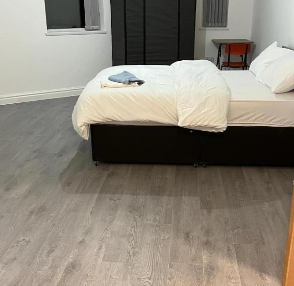 بنسيون Chief Vic Guest House