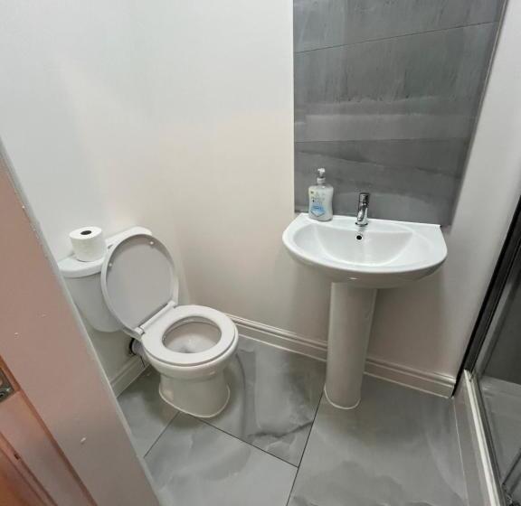 بنسيون Chief Vic Guest House