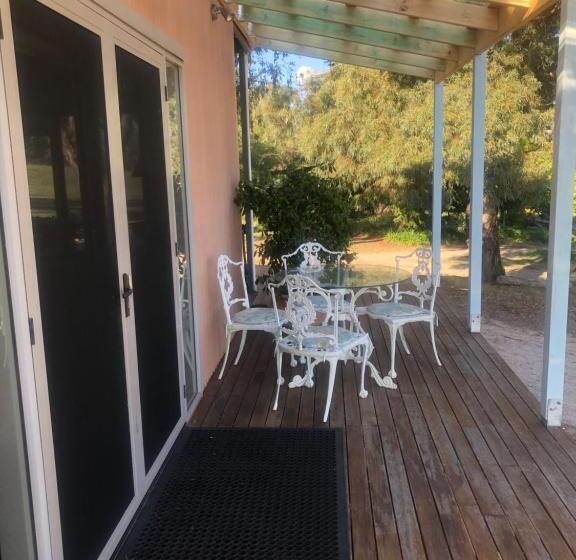 פנסיון Danara Cottage