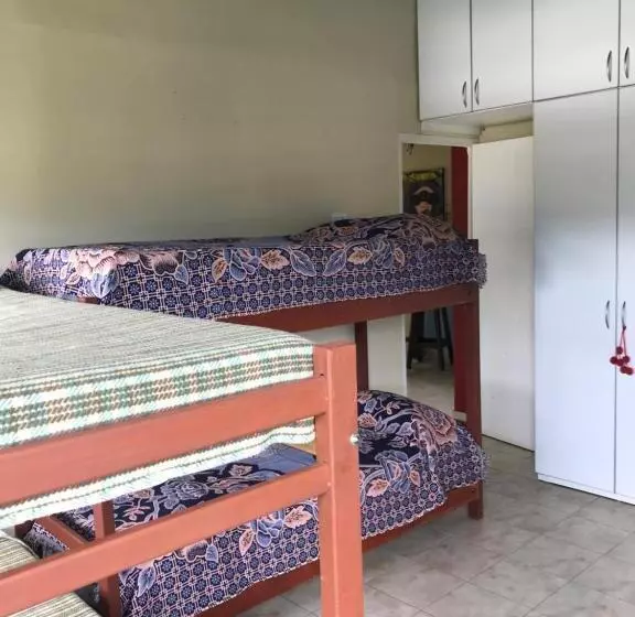 ベッドアンドブレックファースト Hostel House Casa De Los Pájaro