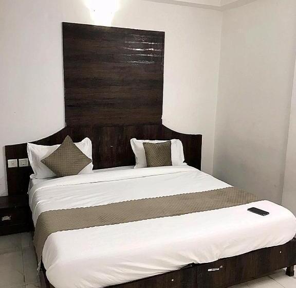 Collection O Hotel Sky Inn