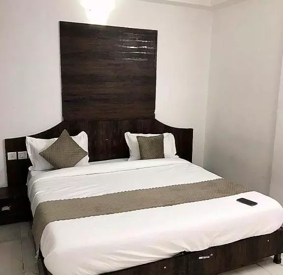 Collection O Hotel Sky Inn