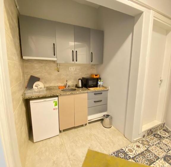 Cozy Suite With Balcony On The Kadıköy Seaside