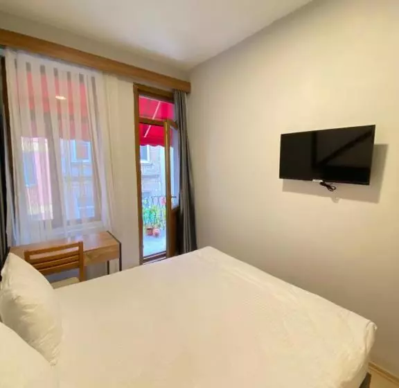 Cozy Suite With Balcony   On The Kadıköy Seaside