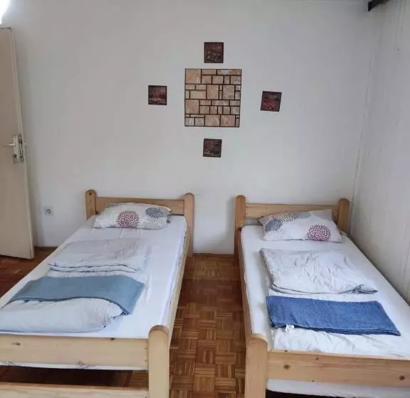 Happy Hostel
