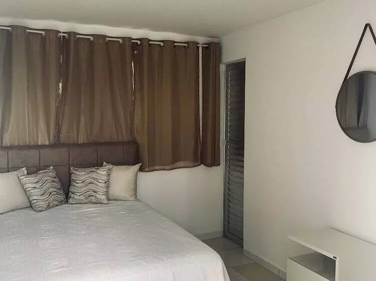 Hotelli Pousada Leon