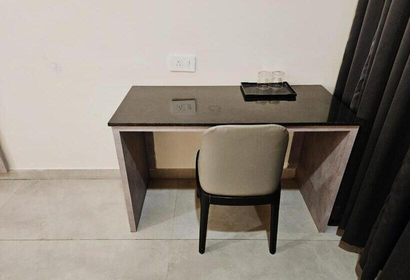 ホテル Sns Regency