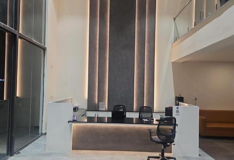 ホテル Sns Regency