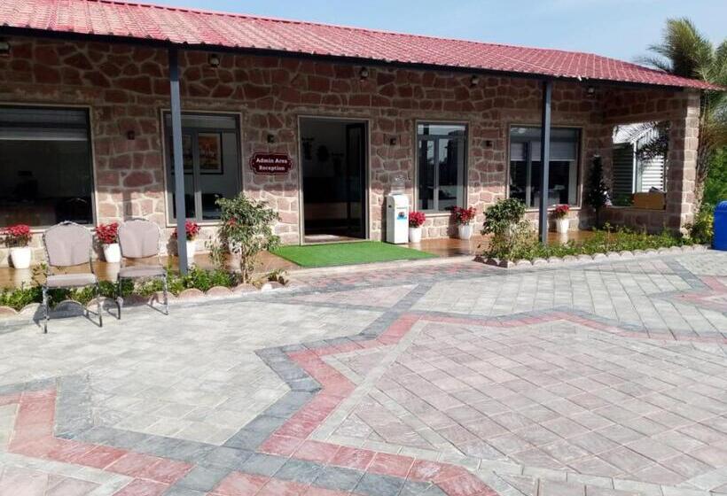 בית מלון כפרי The Haveli Resort