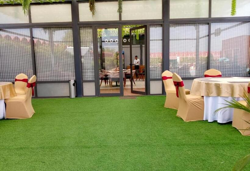 בית מלון כפרי The Haveli Resort