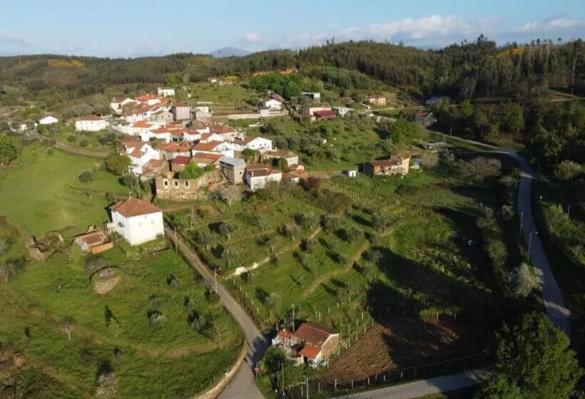 Hotelli Yellow House   Casa Amarela